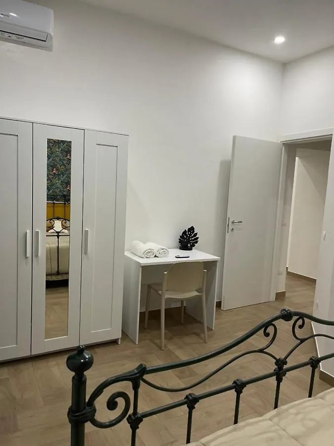 Airport Security 161 Apartment Naples 0*,  Italy
